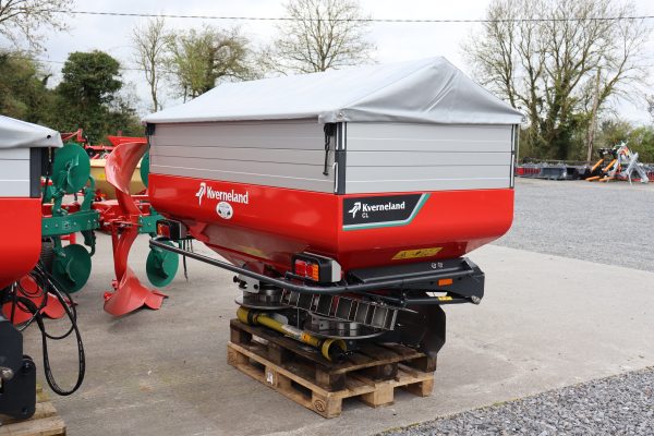 Kverneland Fertiliser spreaders - Image 2